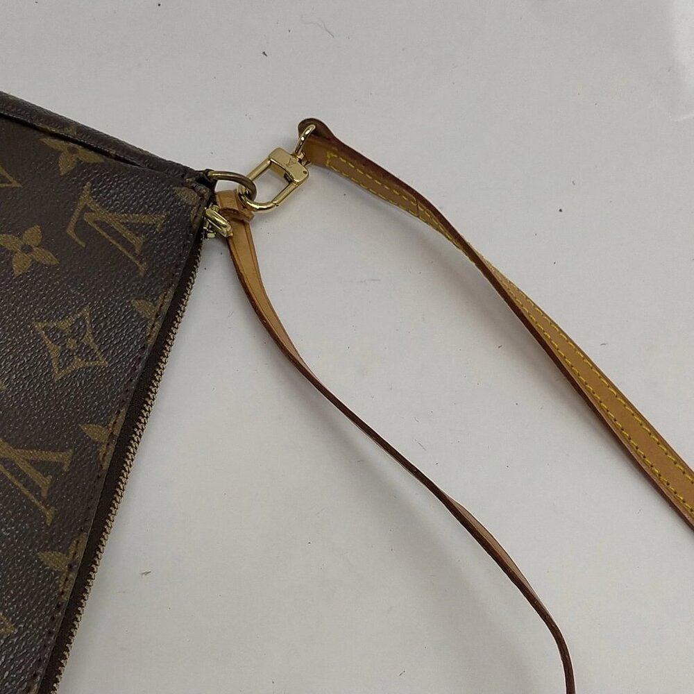 Authentic Louis Vuitton Pochette Accessories Monogram Shoulder Bag mn613-030726 - Picture 7 of 16
